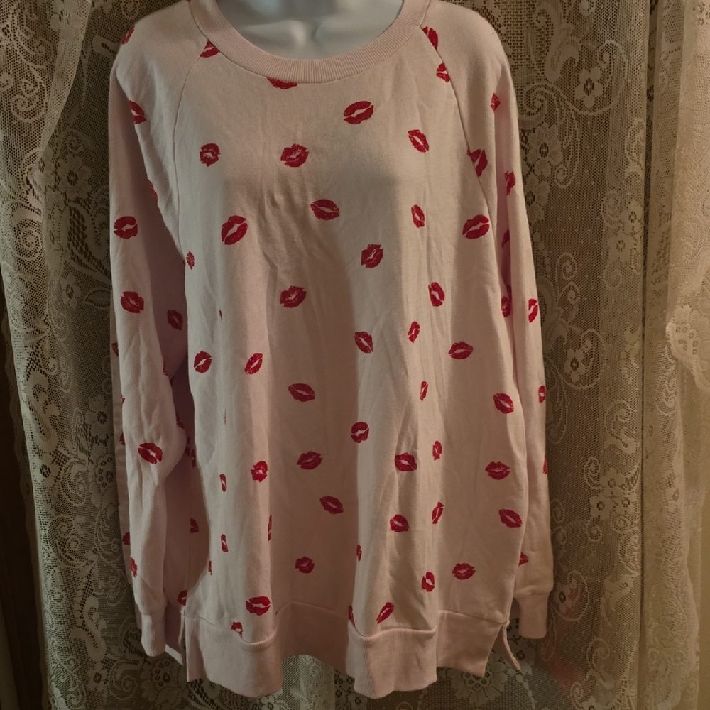 Colsie Women's L Oversized‎ Pink Sweatshirt Red Lip Valentine's Day Design